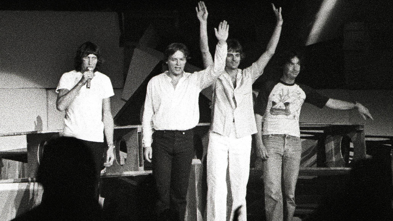 UNITED KINGDOM - AUGUST 06:  EARLS COURT  Photo of PINK FLOYD, L-R Roger Waters, David Gilmour, Rock Wright and Nick Mason on stage at the end of the show - The Wall stage show  (Photo by Rob Verhorst/Redferns)