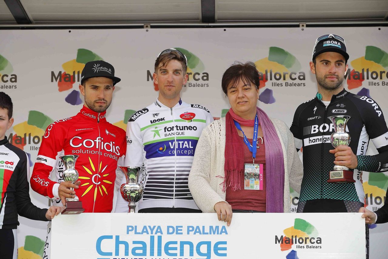 K&eacute;vin Ledanois stands in for Dan McLay, with Nacer Bouhanni and Matteo Pelucchi either side of him