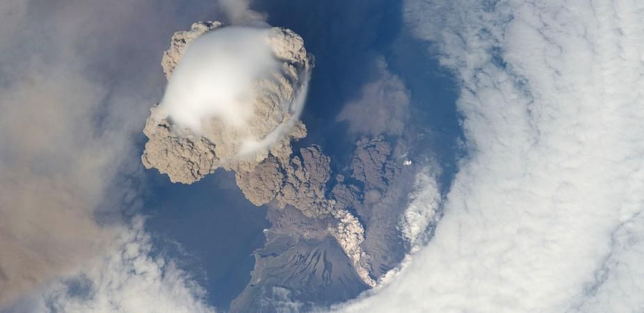 explosive eruption of Sarychev Volcano