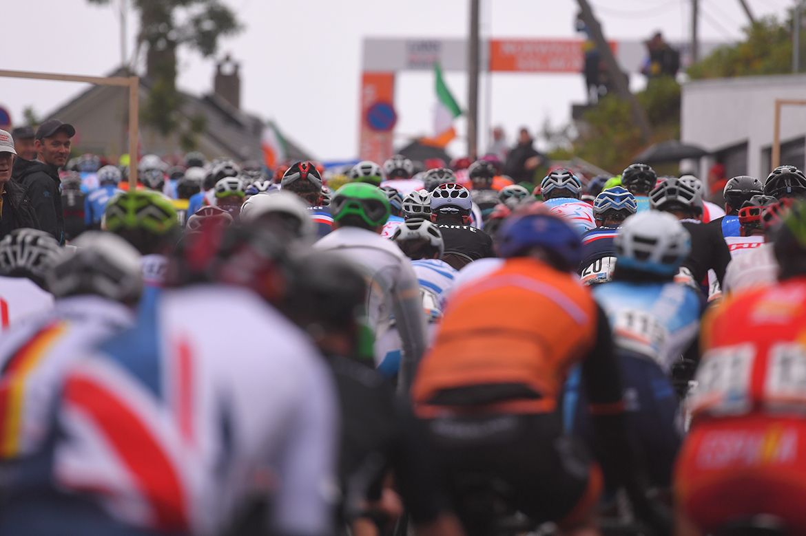 The men's under-23 peloton in Bergen