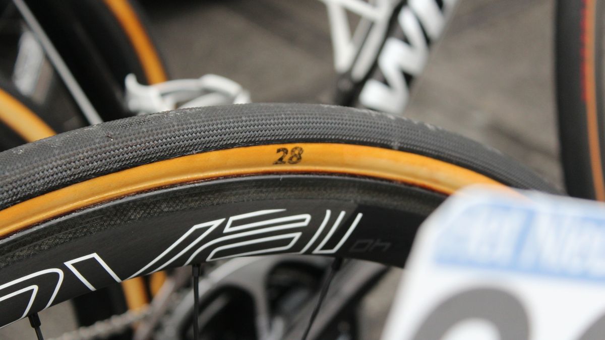 Vandenbergh and Etixx teammate Matteo Trentini opted for 28mm tubulars; the rest of the team used 26