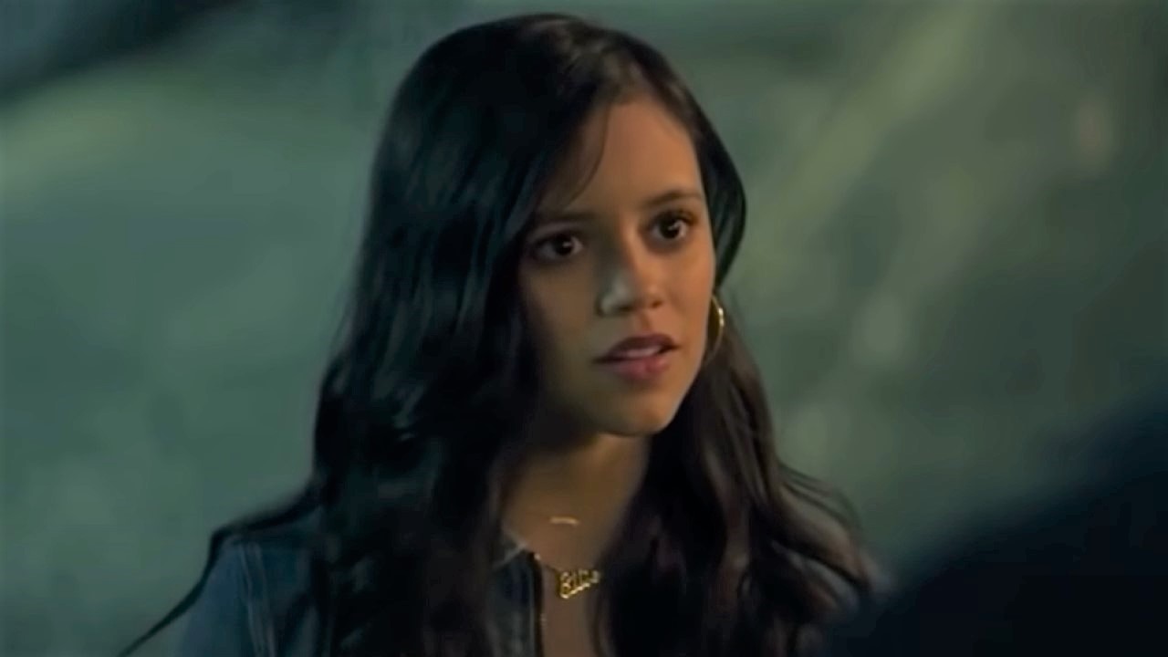 Jenna Ortega como Ellie en ti.