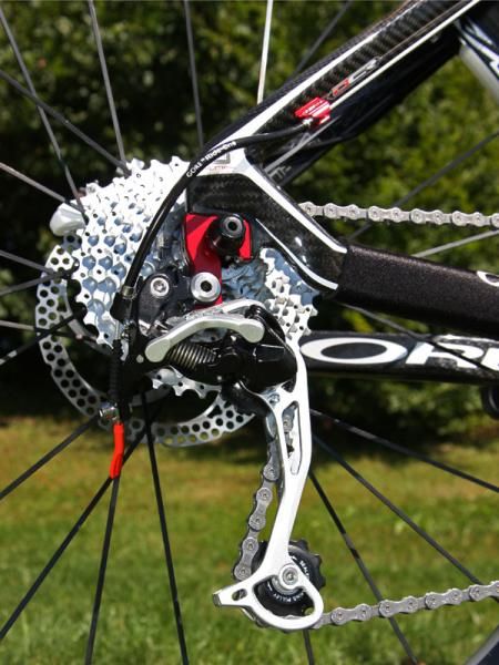 Last year's aluminum dropouts get replaced by lighter carbon fiber ones.