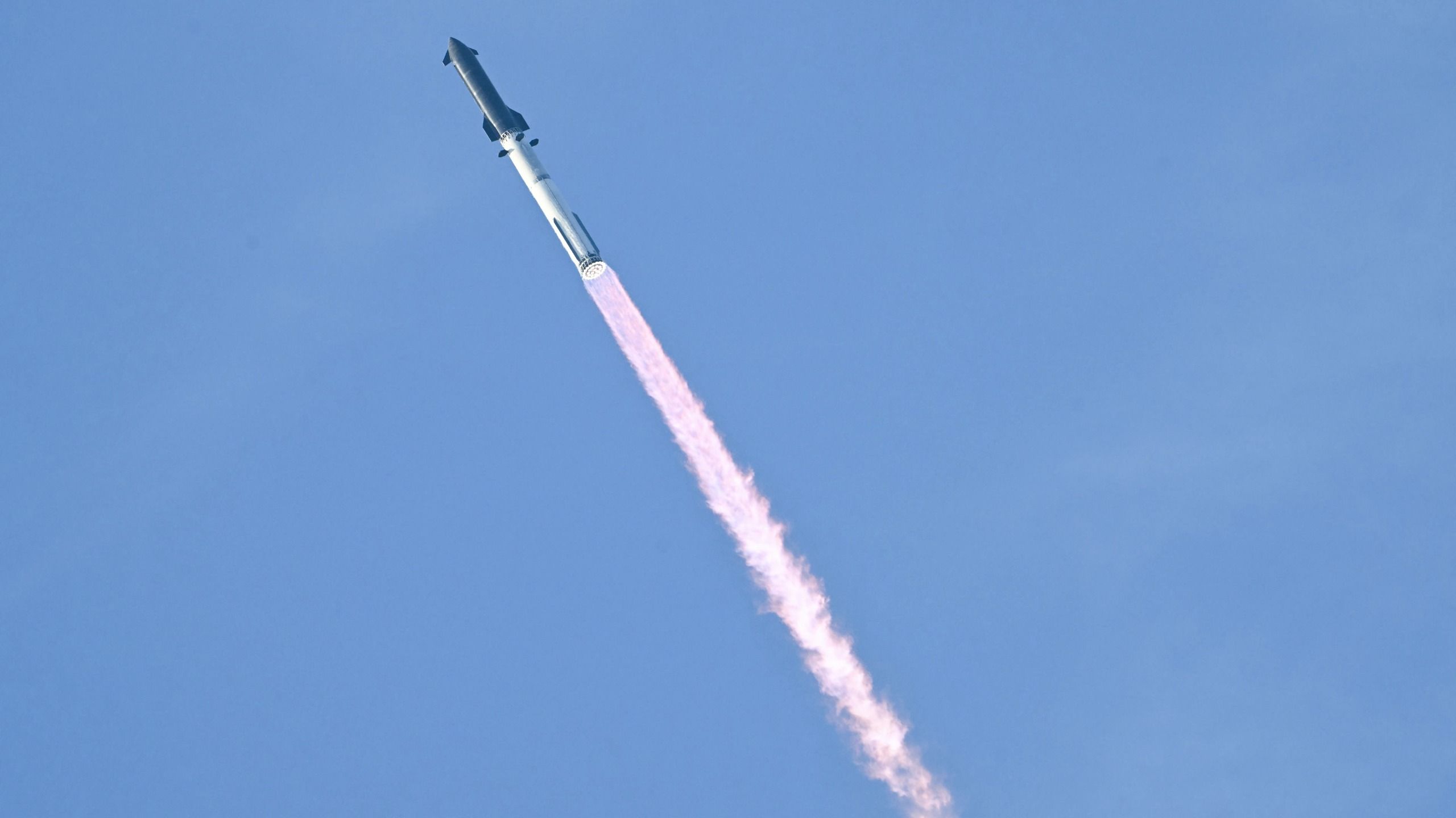 Photograph accompanying Starship reaches orbit on its 14th flight, dropping 26 Starlink satellites after losing an engine at liftoff