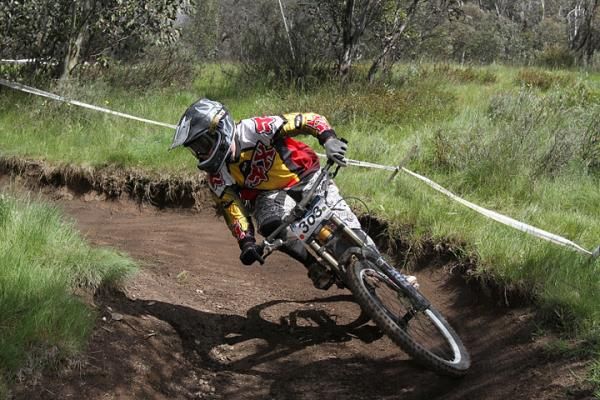 Expert racer Nathan Bell