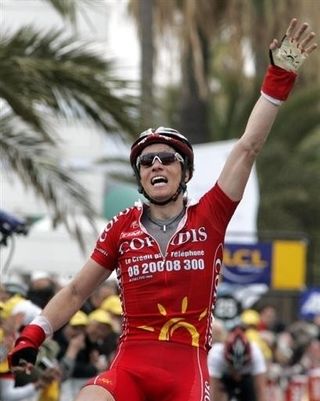 Sylvain Chavanel (Cofidis) took the win with a well-timed attack in the final kilometre.