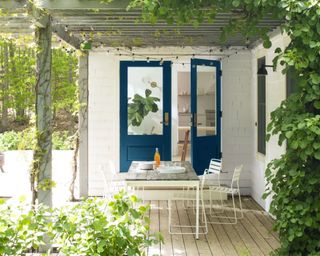 A covered deck in light wood with pergola