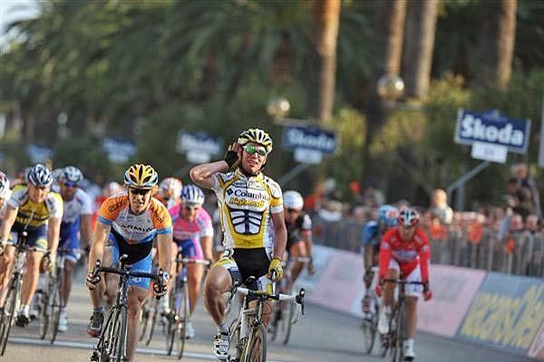 Mark Cavendish (Team Columbia-Highroad) wins