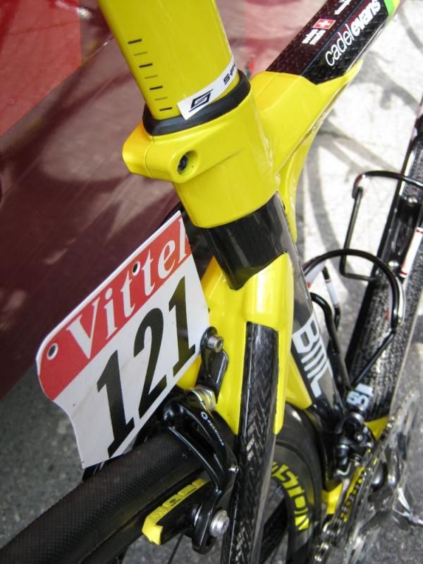 The complicated but very solid seat stay area