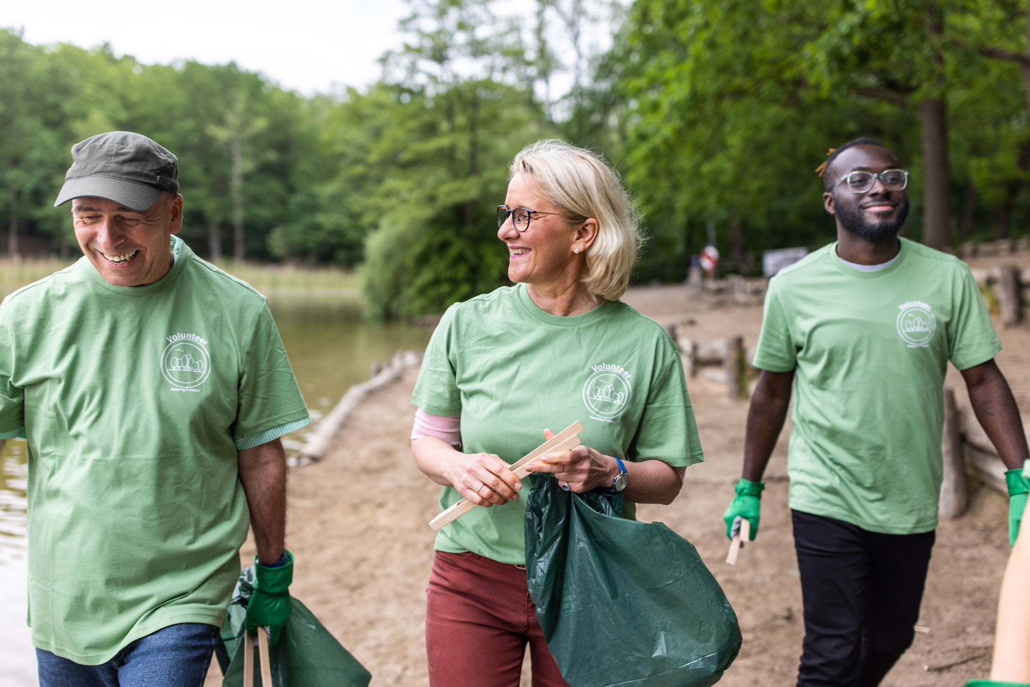 older people volunteering