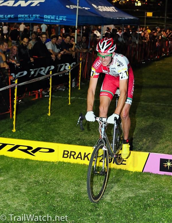Troy Wells (Team Clif Bar) bunny-hopping the barriers.