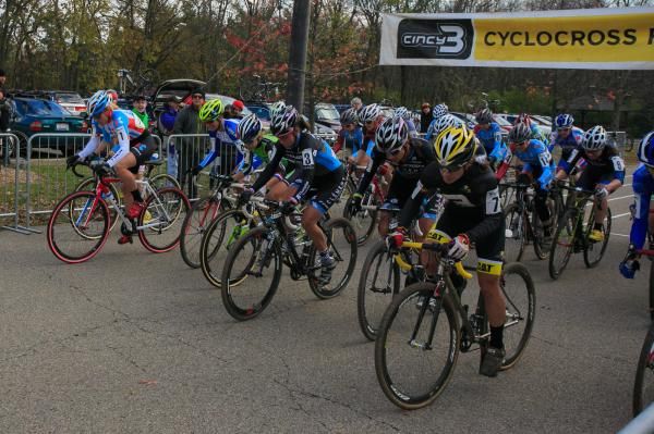 The elite women at the start line