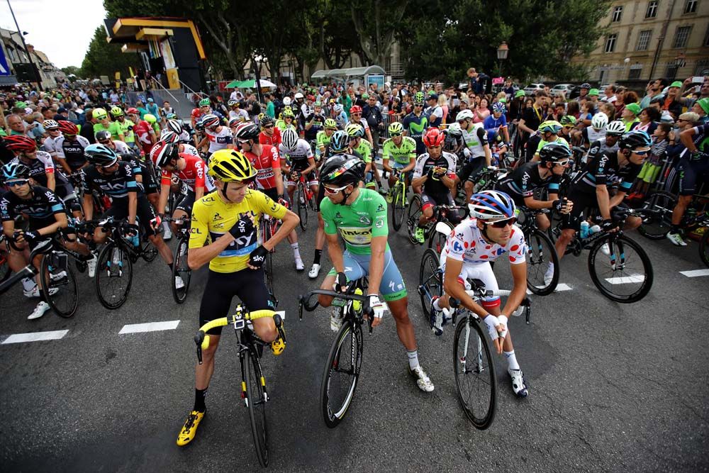 The jersey wearers line up at the start