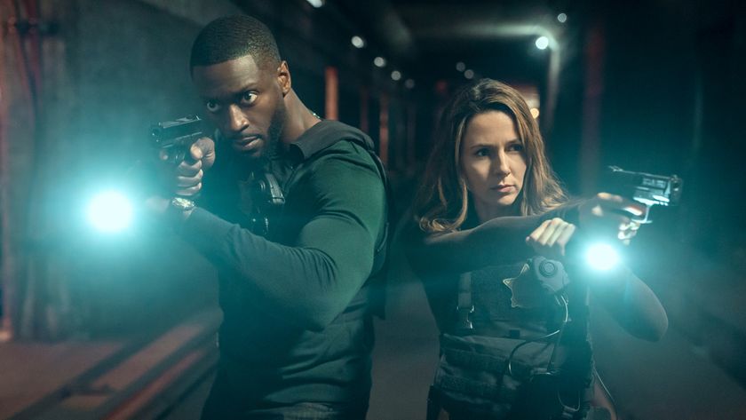 Aldis Hodge as Alex Cross &amp; Alona Tal as Kayla Craig pointing guns and shining torches.