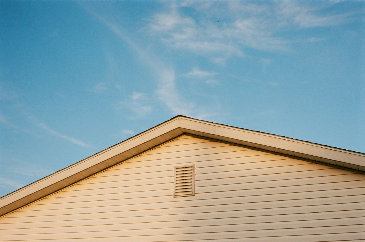 Light colored clean vinyl siding on house exterior