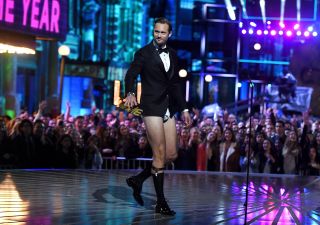 Alexander Skarsgard pantless at the 2016 MTV movie awards