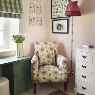 bedroom with pink ground