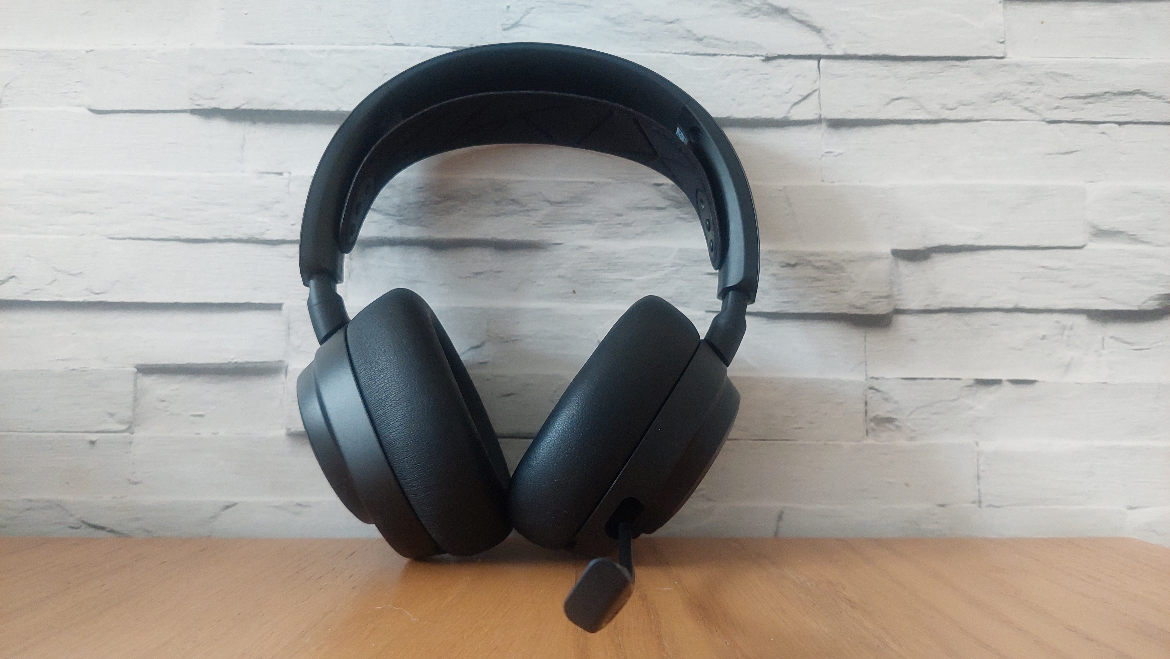 SteelSeriesArctis Nova Pro Wireless gaming headset