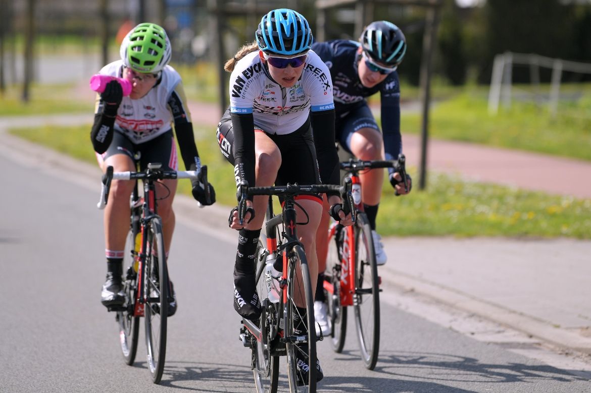 Nathalie Bex (Team Rogelli-Gyproc), Saartje Vandenbroucke (Team Doltcini-Van Eyck Sport), Kseniia Dobrynina (Team Servetto-Piumate-Beltrami) made up the early move