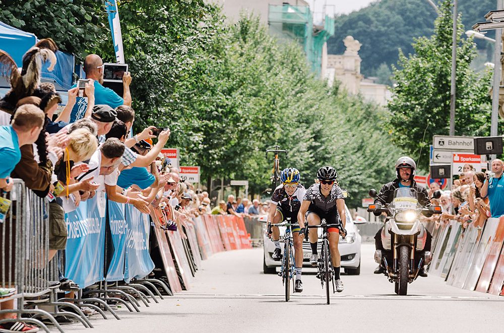 Breakaway riders Karol-Ann Canuel (Velocio-SRAM) and Emma Johansson (Orica-AIS)