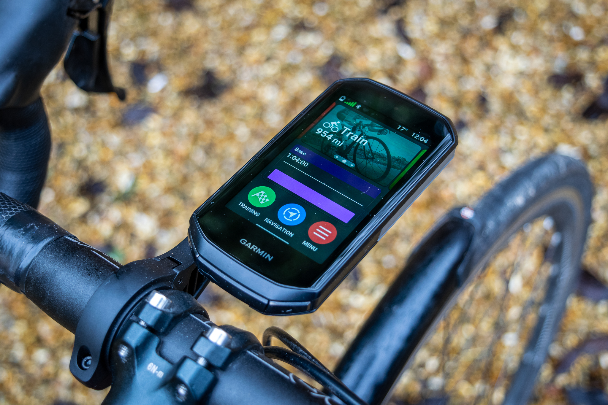 An image of Garmin Edge 1050 on a handlebar mount 