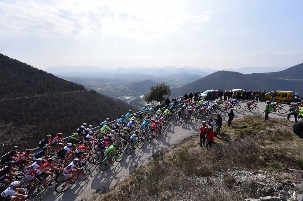 The pack climbing during stage 6.