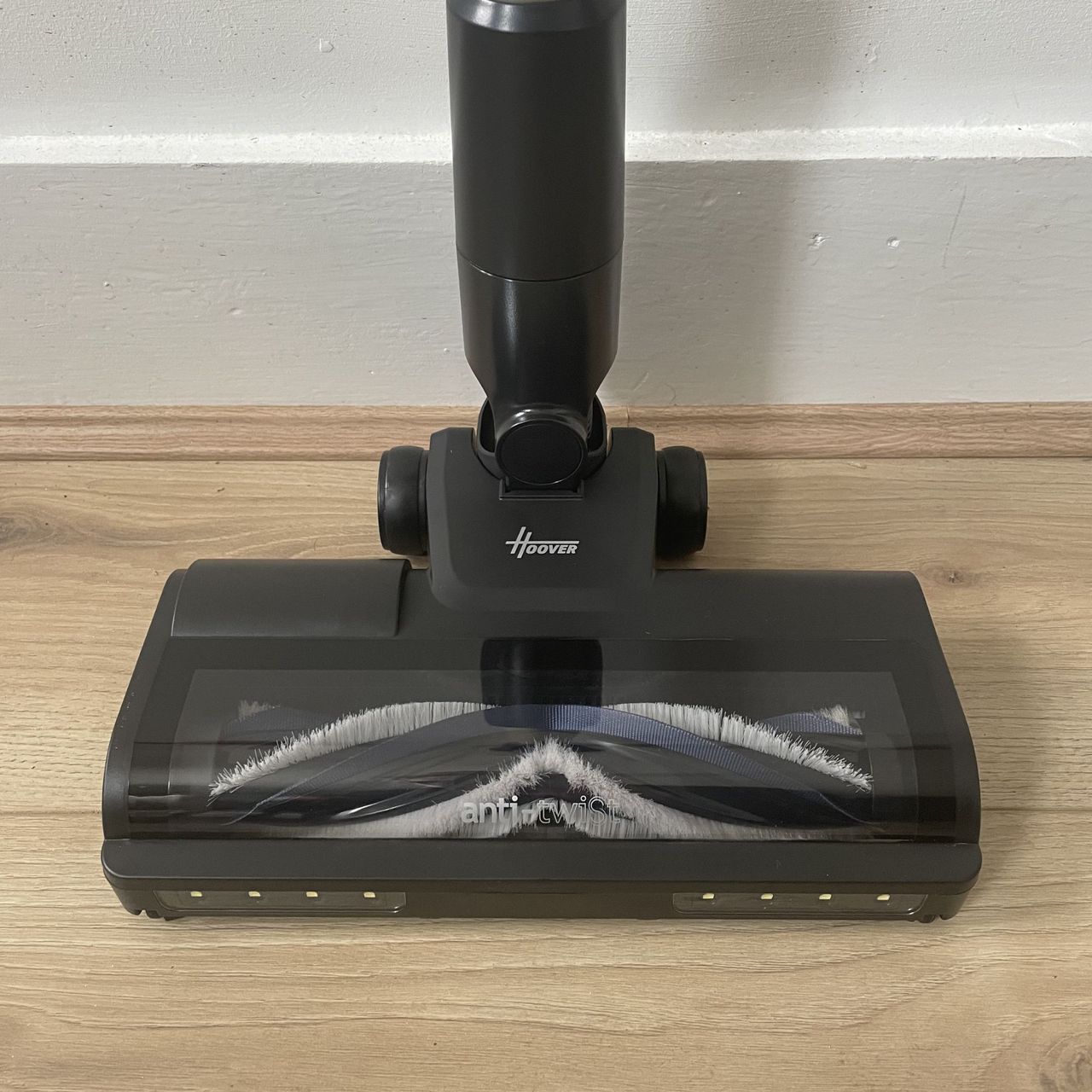 Close up of the floorhead of the Hoover HF3 Pet DynamicClean Cordless Vacuum