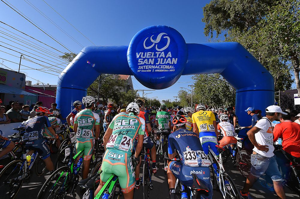 Riders wait for the start of stage 5 at the Vuelta a San Juan