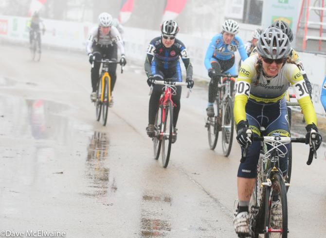 Krystal Boni (Rapid Racing) mid-pack at the start
