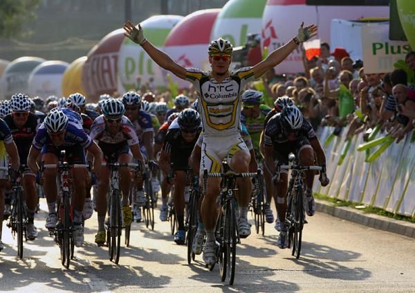 Andr&eacute; Greipel (Team HTC - Columbia) outsprints Allan Davis (Astana) and Wouter Weylandt (Quick Step) for victory in stage two.