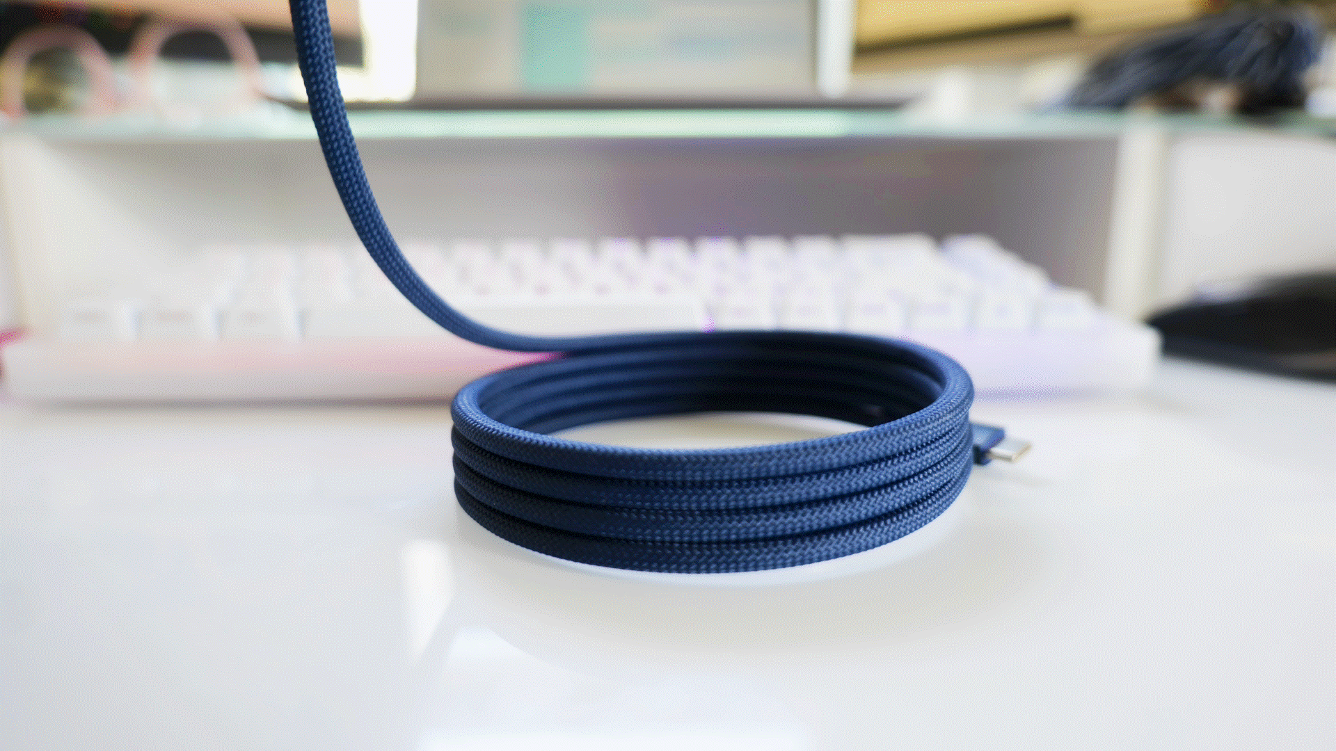 Scosche Statik MagStack USB-C cable coiling itself.