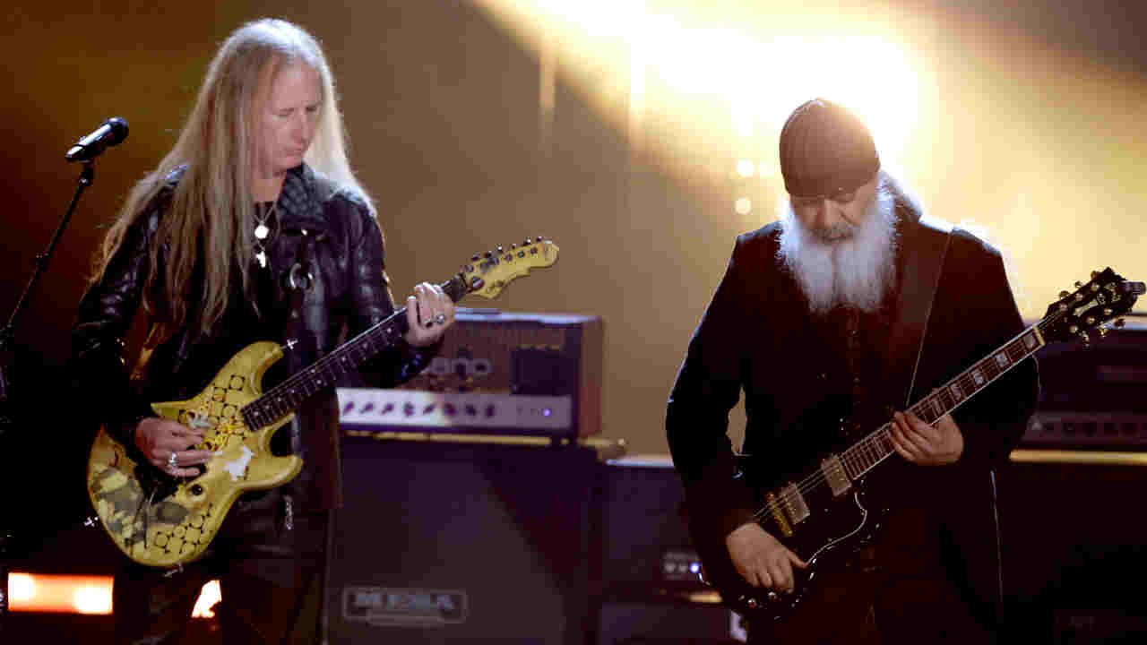 Soundgarden&amp;rsquo;s Kim Thayil and Jerry Cantrell Of Alice In Chains performing onstage at the 2025 Rock And Roll Hall Of Fame