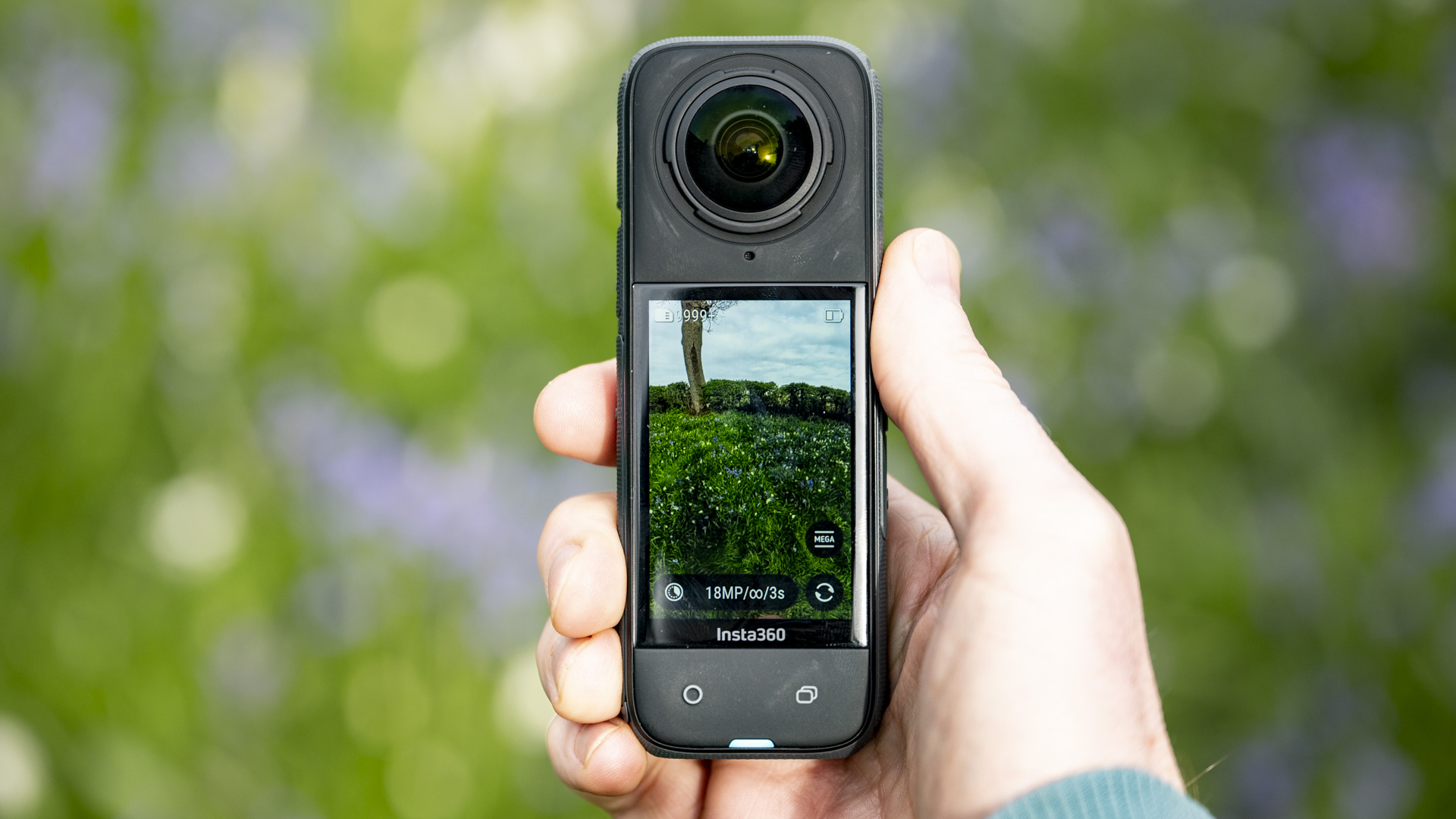 Insta360 X4 360 degree camera screen outdoors with vibrant grassy background