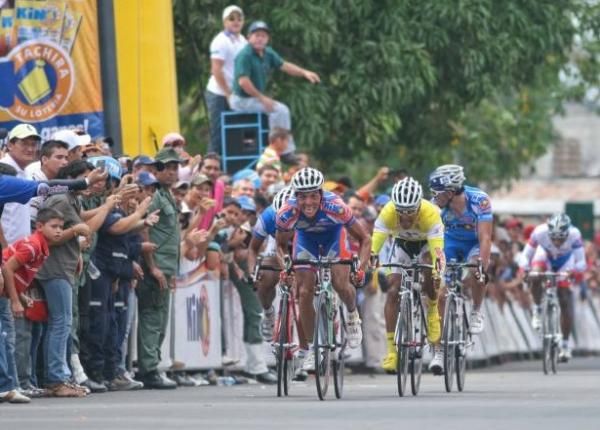 Honorio Machado (Gob Tachira), left, sprints to victory on stage 4.