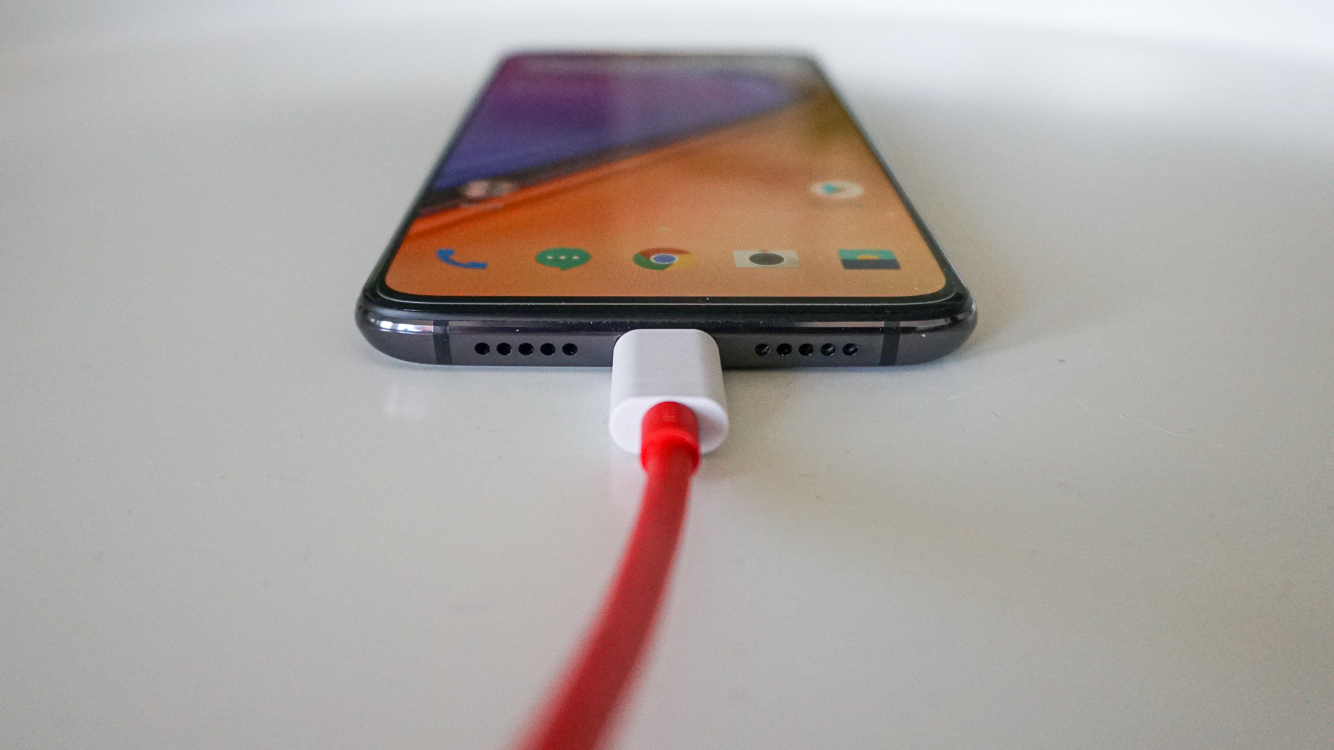 OnePlus 7:n pikalaturi on todella tehokas.