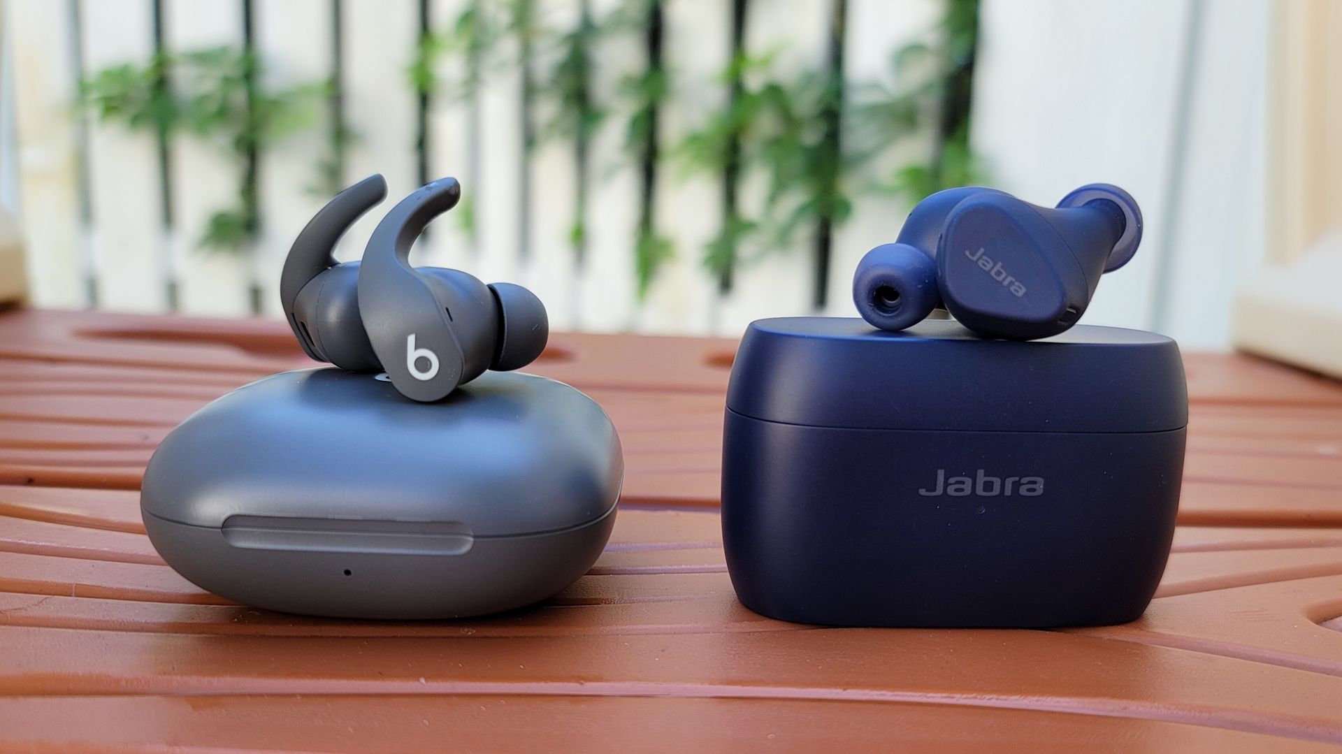 Beats Fit Pro vs. Jabra Elite 4 Active Which sport ANC earbuds are