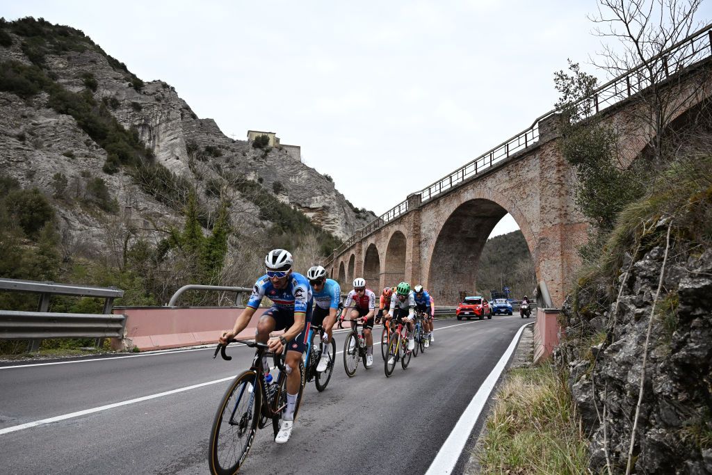 Julian Alaphilippe (Soudal-Quickstep) leads the breakaway early on followed by Nans Peters (Decathlon-Ag2R La Mondiale), and Axel Zingle (Cofidis)