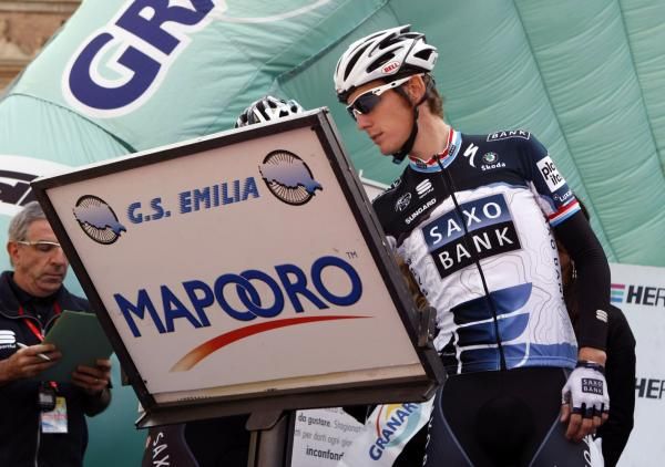 Andy Schleck (Saxo Bank) signs on before the start