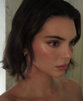 An image of Kendall Jenner with a bob suited for thin hair.