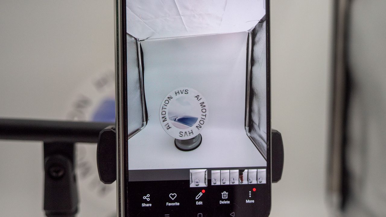A hands-on demo at MWC 2024 showcasing Oppo's new AI motion capture technology