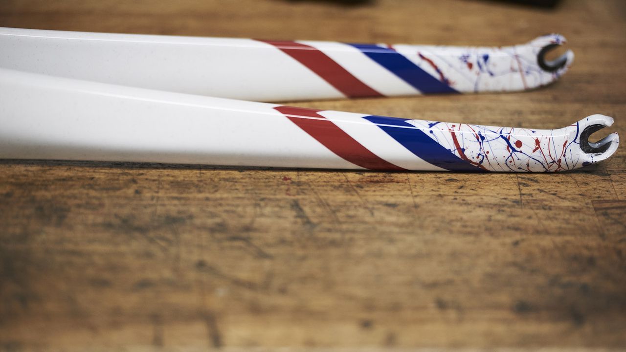 A closer look at the fork dropouts