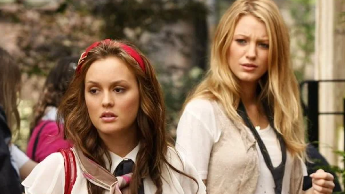 Serena and Blair in Gossip Girl.