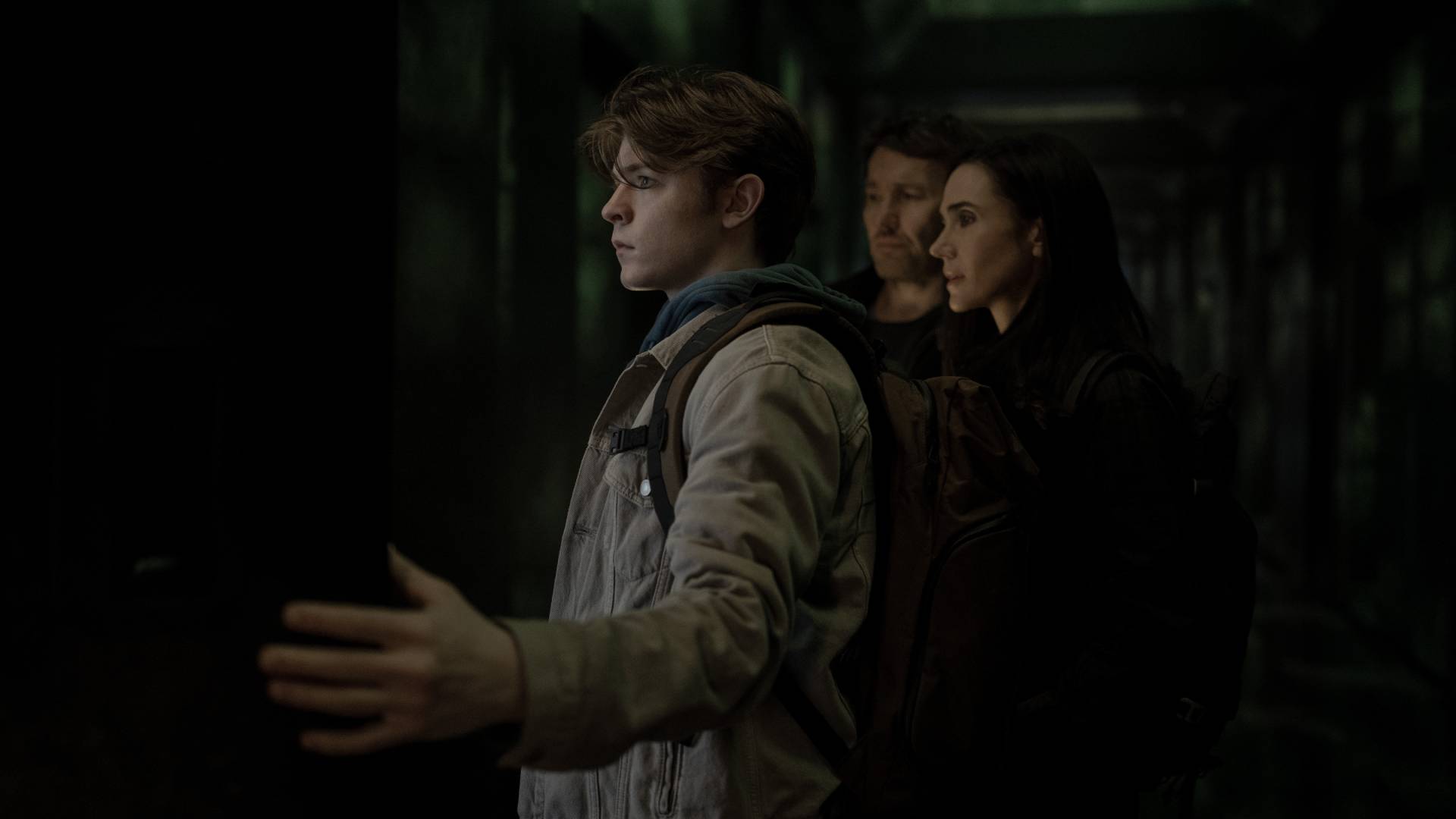 The Dessen family (Joel Edgerton, Jennifer Connelly, Oakes Fegley) open the door to a new world in Dark Matter season 2