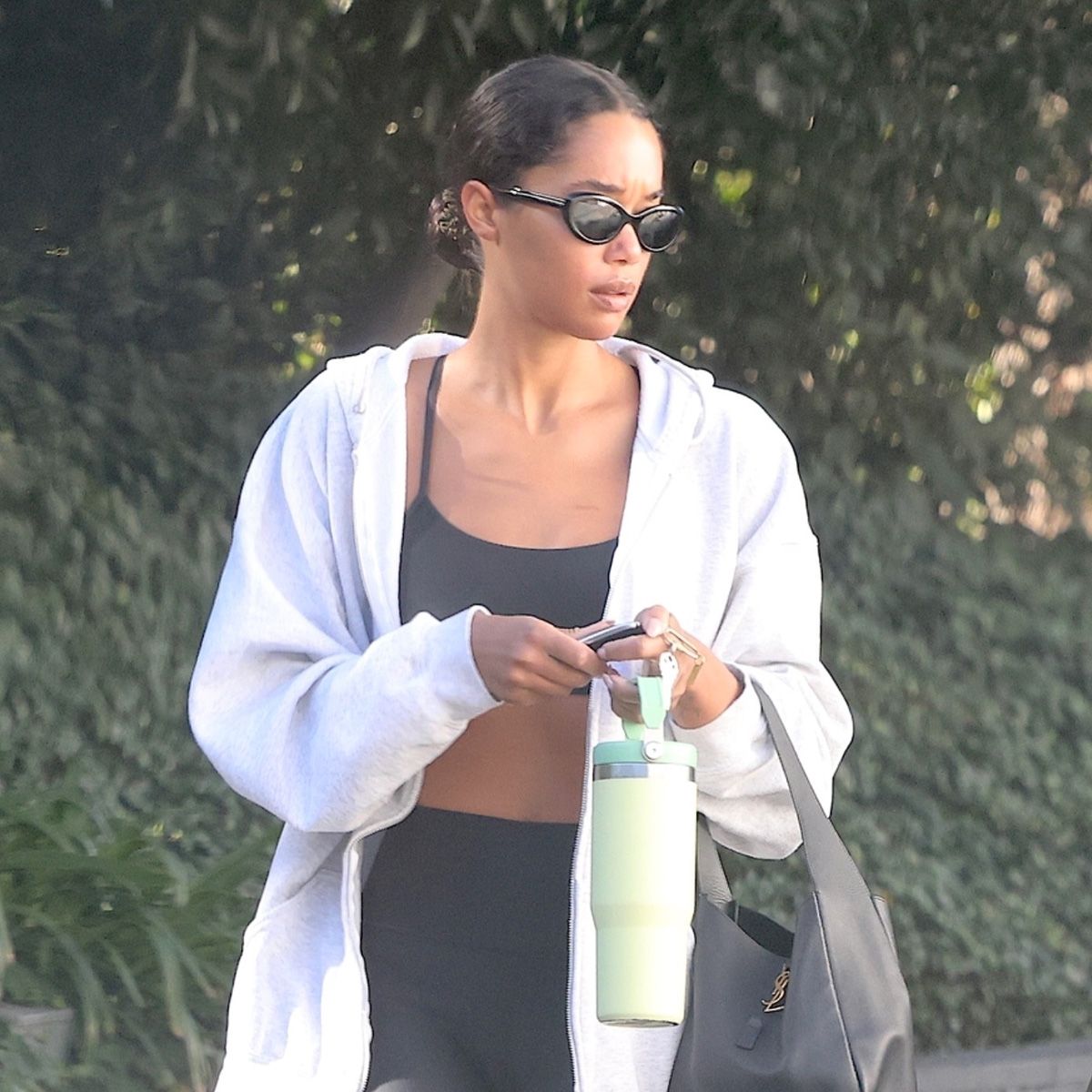 As It Turns Out, 2025's Most "Boring" Flat Shoe Trend Looks Perfect With Leggings