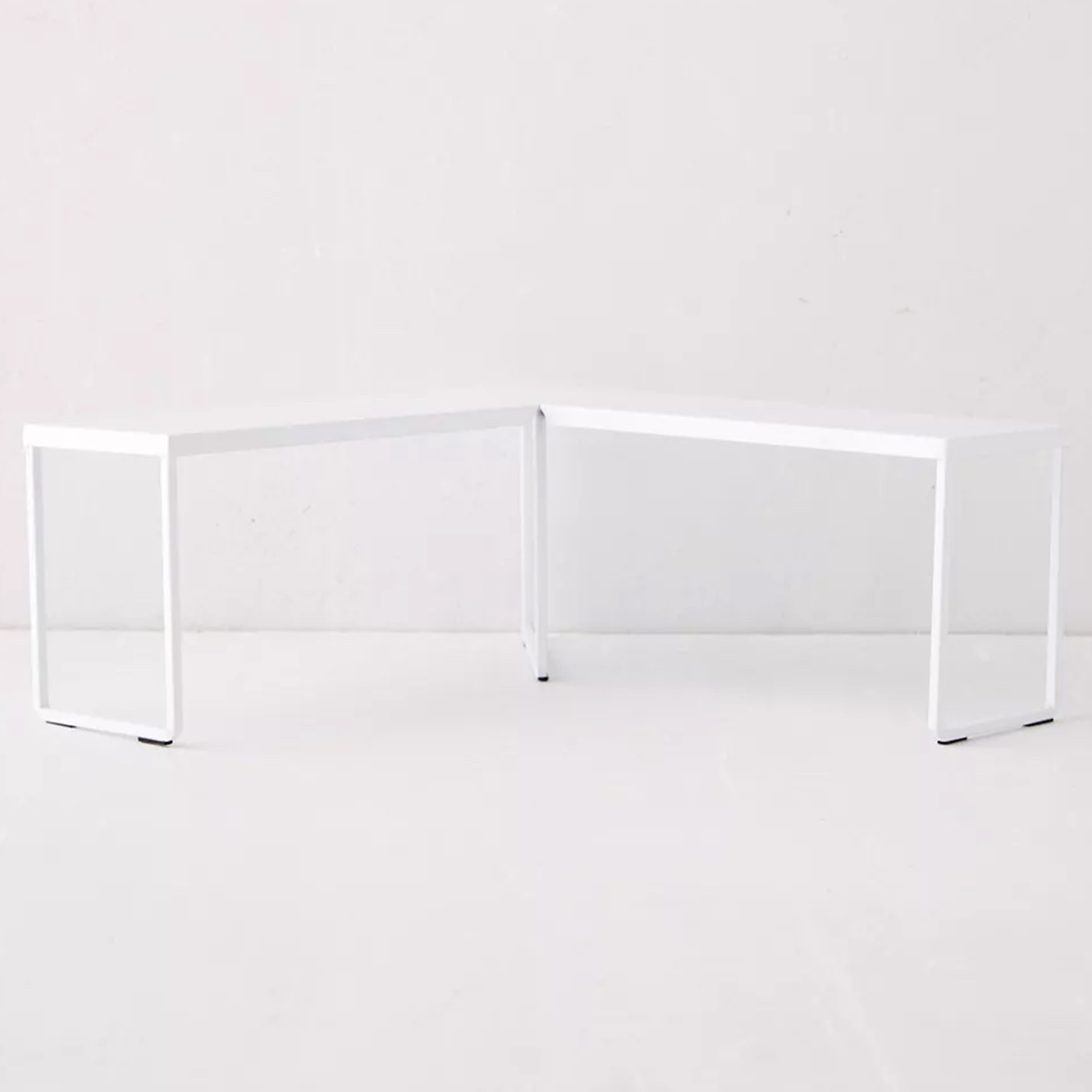 Bagian atas rak sudut putih