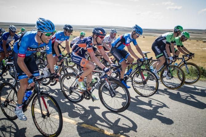 The peloton decides it's done enough chasing and sits up.