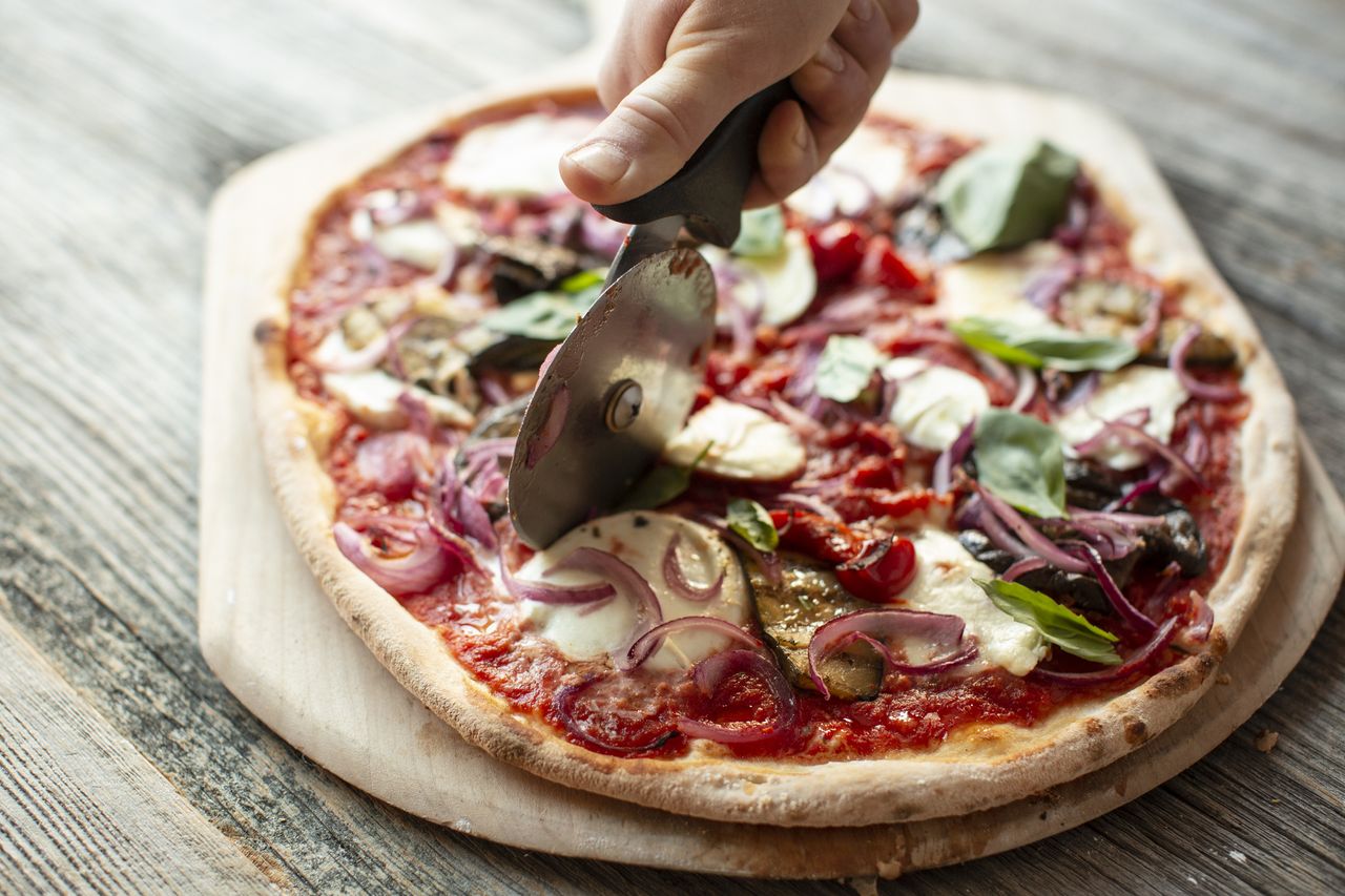 pizza with mushrooms and spinach