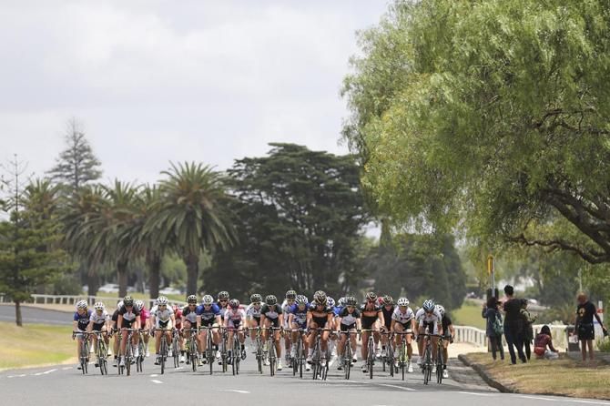 The women bunch up out the back of the course
