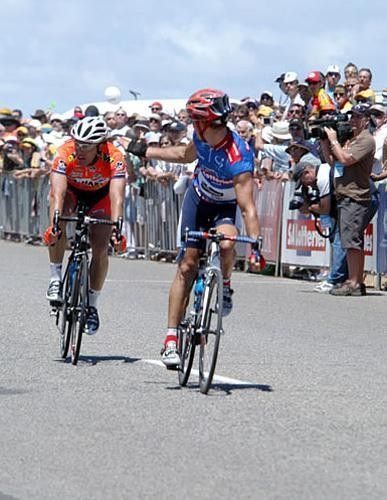 Robbie McEwen claims the second SA Lotteries Sprint of the day