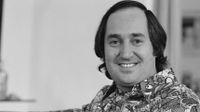 American singer-songwriter and pianist Neil Sedaka, 13th April 1973. (Photo by Michael Putland/Getty Images)